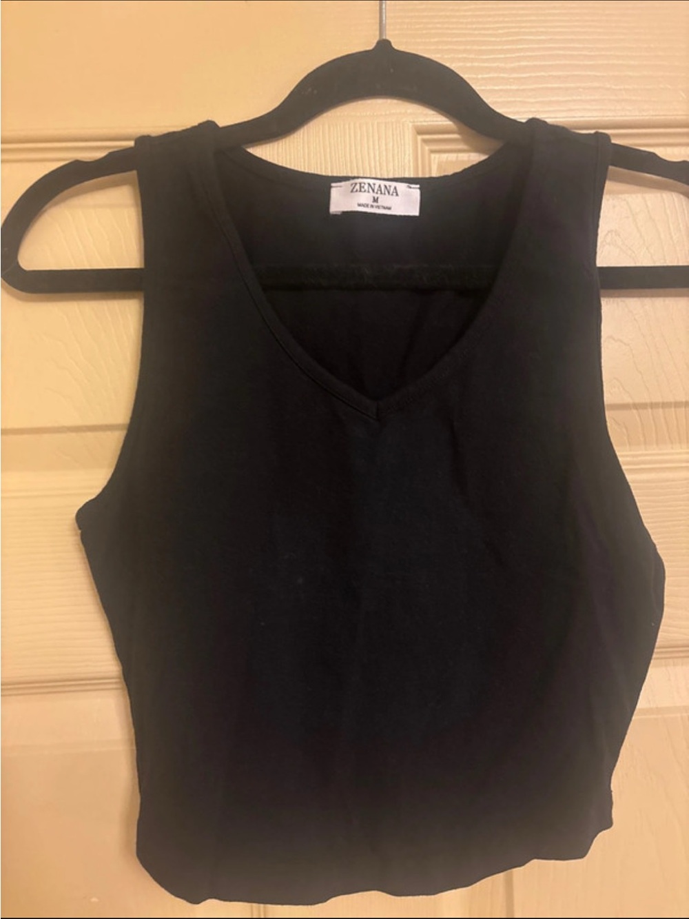Zenana Outfitters Black V-Neck Ribbed Tank size medium